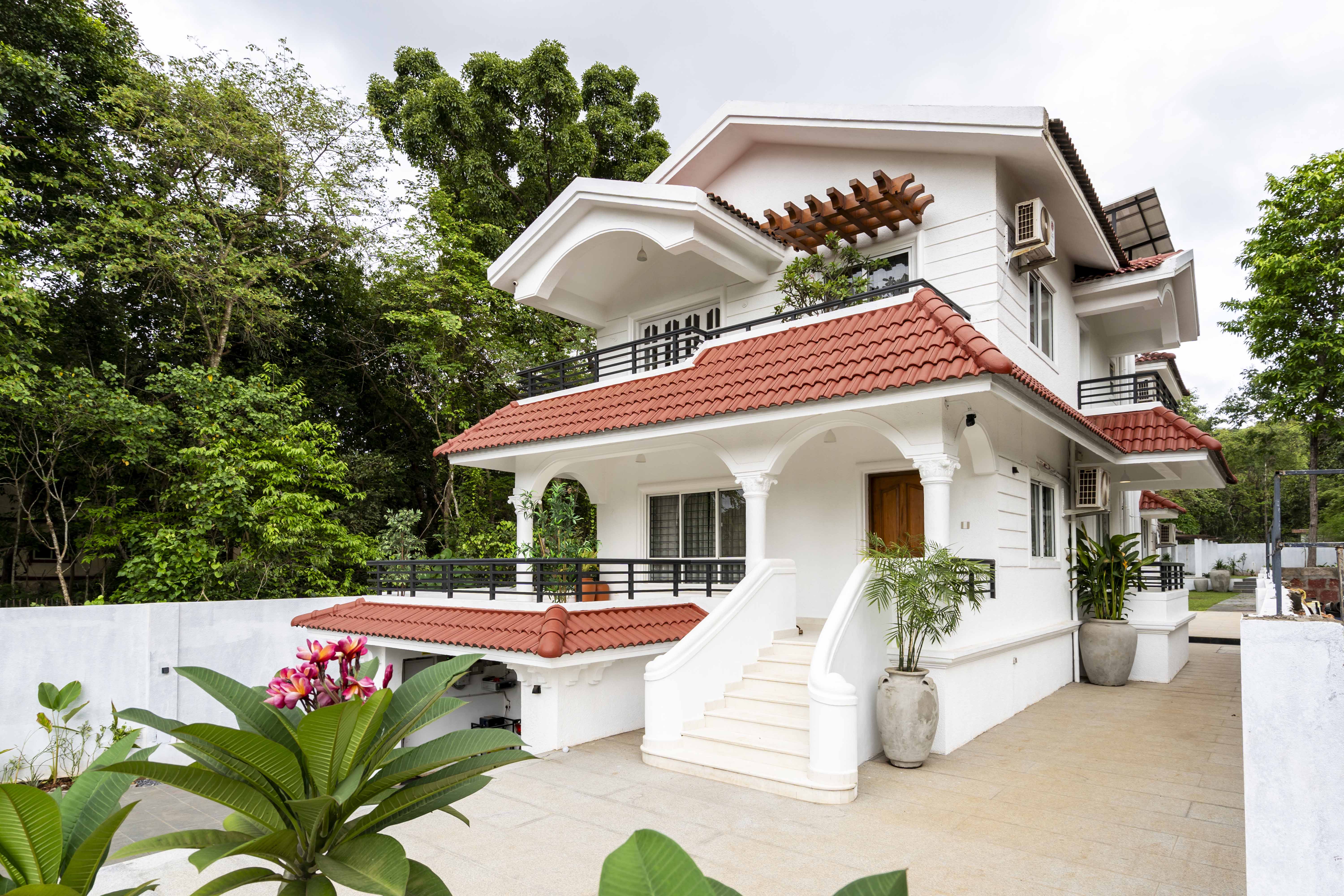 Villa Caetano garden and house